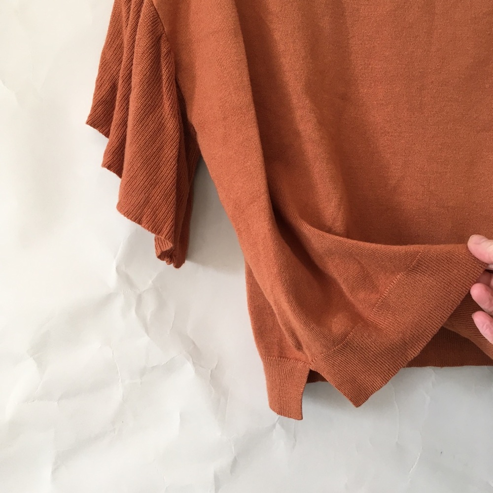 Uniqlo soft ruffle sleeve Fall sweater women’s S/M - Picture 3 of 6